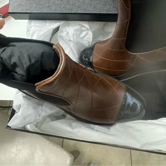 Chanel ankle boots NWT stylish color and shiny fronts - Picture 7 of 14